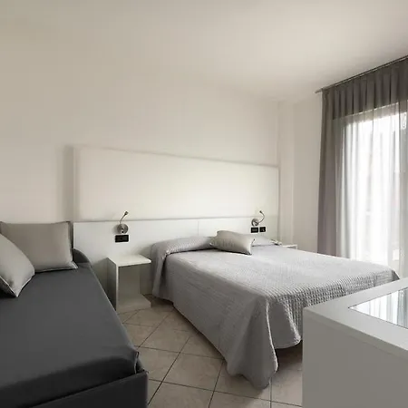 Отель Kennedy Лидо-ди-Езоло