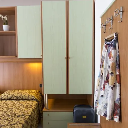 Kennedy Hotel 3*