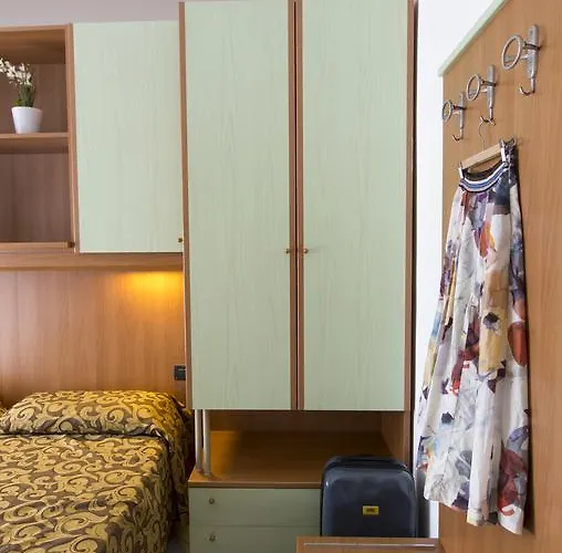 Kennedy Hotel 3*